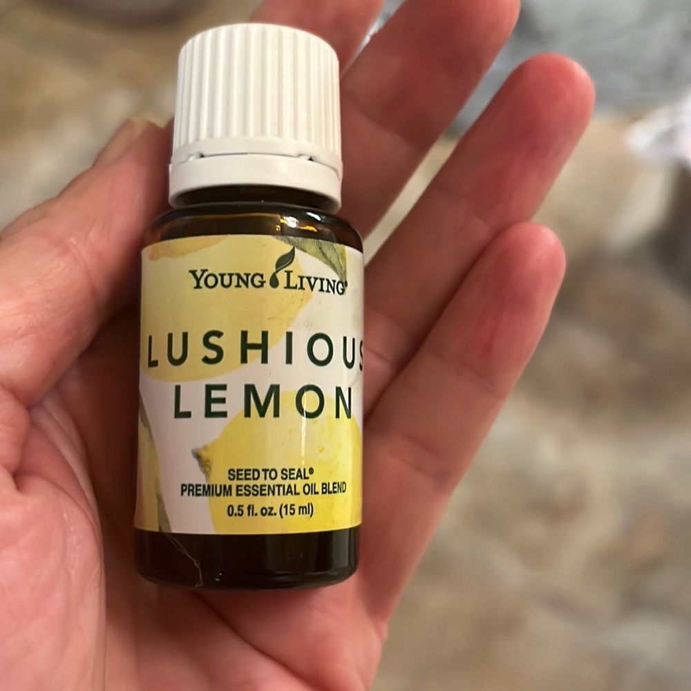 Lushious Lemon essential oil blend Young Living